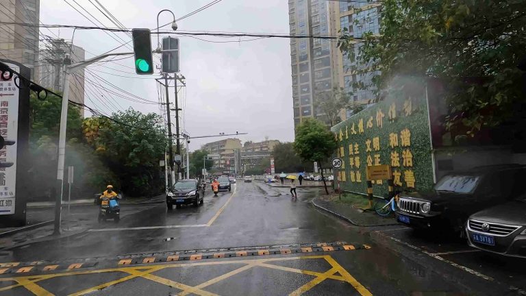 Rainy dash cam video dataset